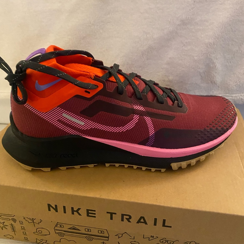 Nike Trail Shoes - Red and Pink